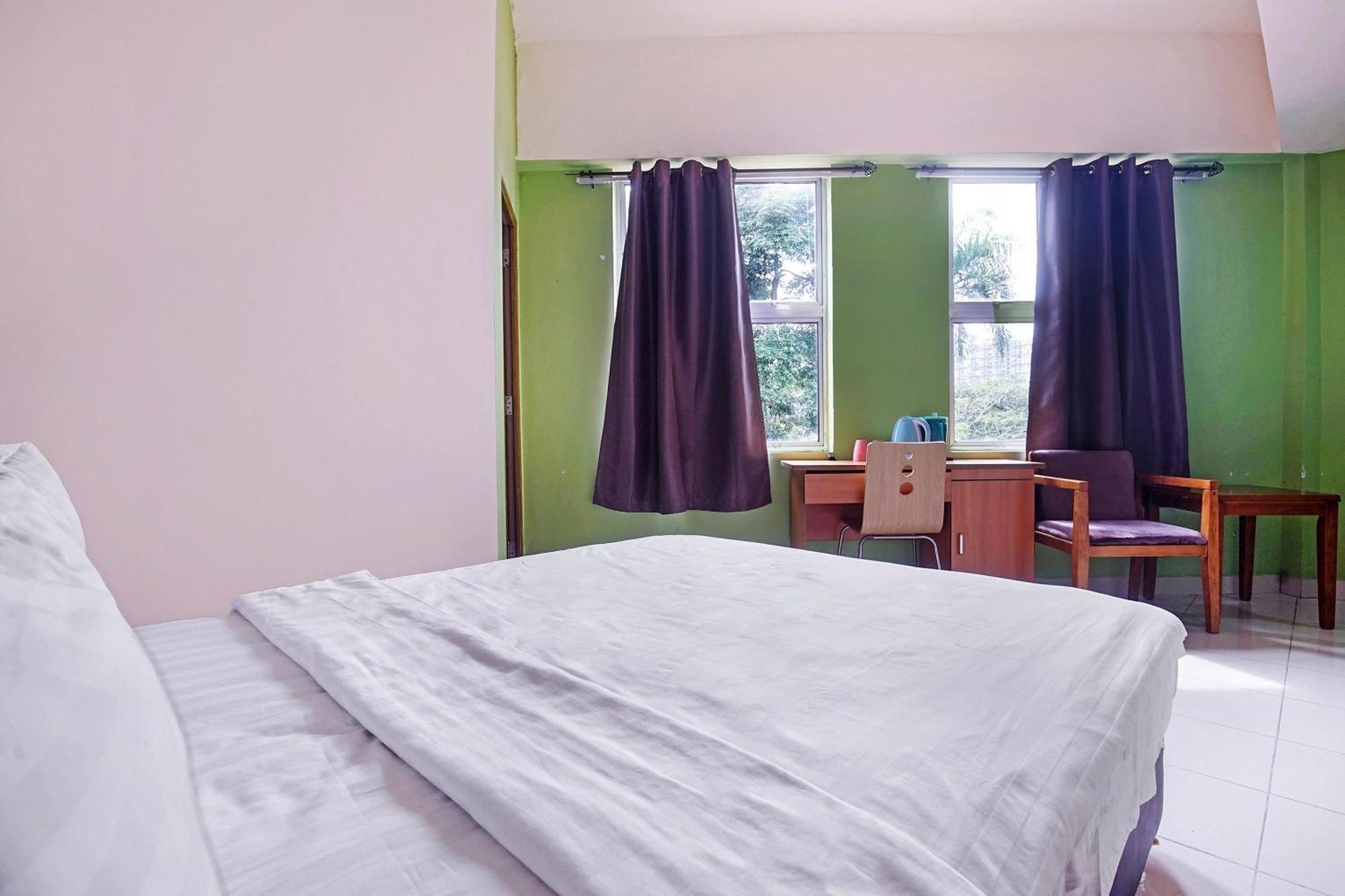 Hotel Night Queen Salak Tinggi Sepang Exterior photo