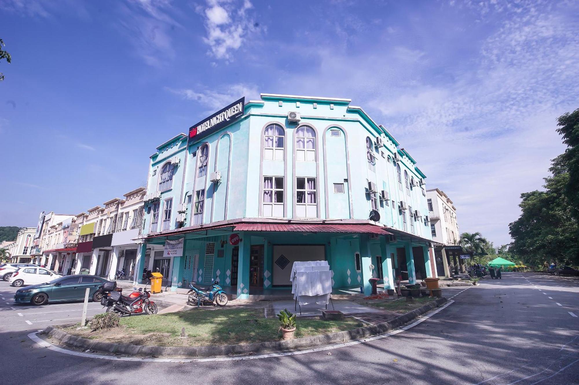 Hotel Night Queen Salak Tinggi Sepang Exterior photo
