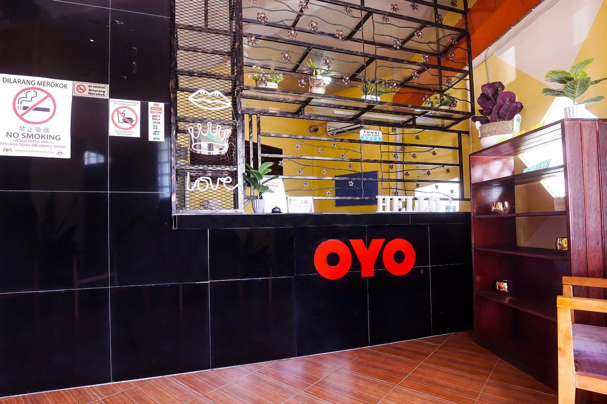 Hotel Night Queen Salak Tinggi Sepang Exterior photo