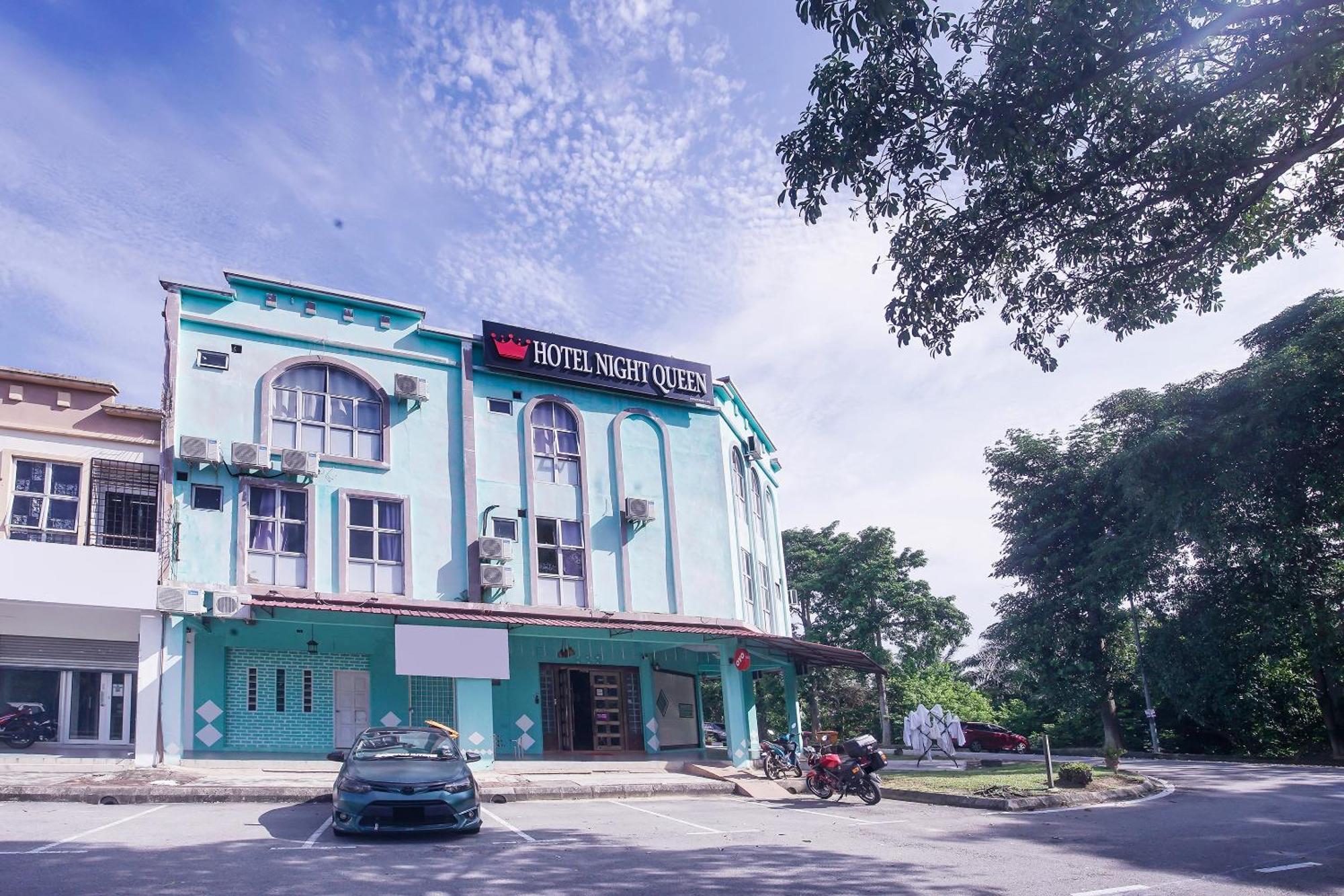 Hotel Night Queen Salak Tinggi Sepang Exterior photo